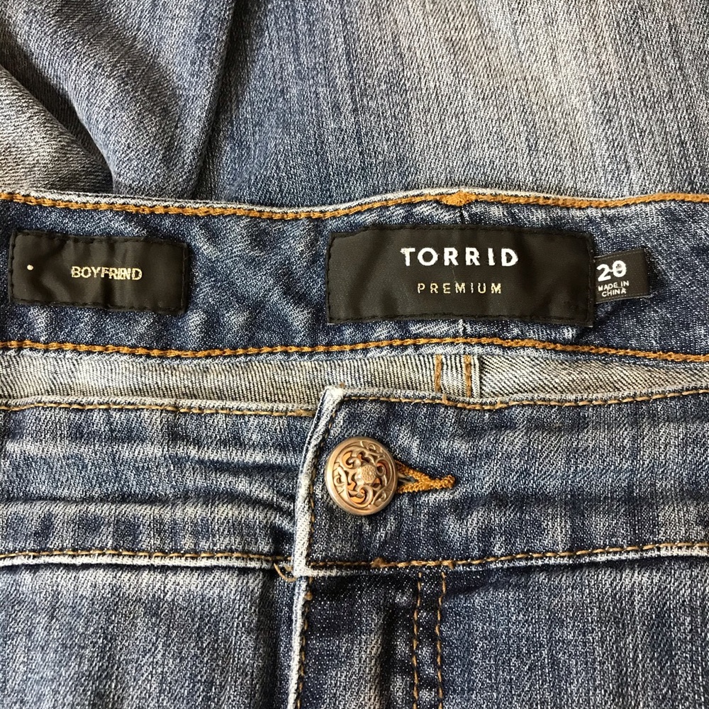 TORRID Premium DISTRESSED Boyfriend SKINNY JEANS - Picture 7 of 8